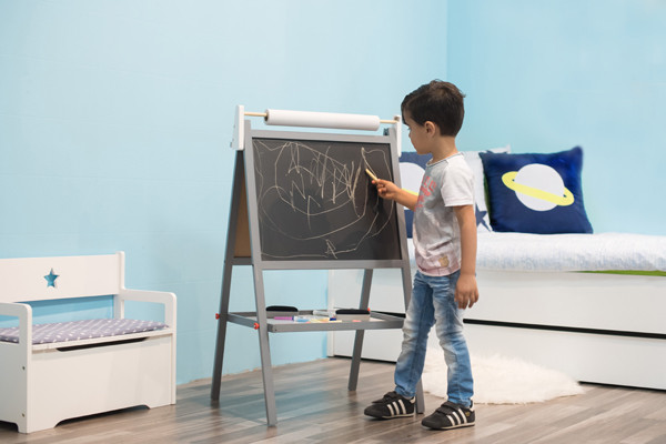 Emar is 3 jaar en 1.00 m lang.