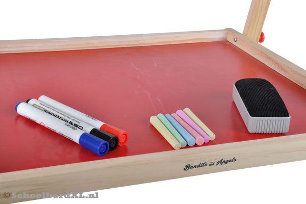 Inclusief stiften, wisser en krijtjes.