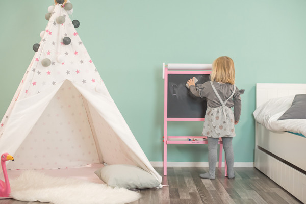 Lois is 3 jaar en 96 cm lang.