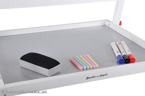 Inclusief stiften, wisser en krijtjes.