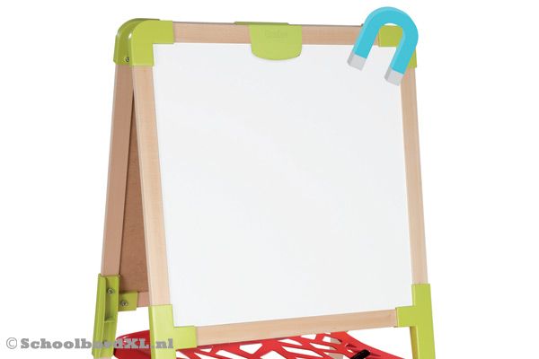 Aan de andere kant een magnetisch whiteboard.